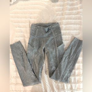 Fast and free Lululemon leggings, size 0, no peeling or stains, in a blue